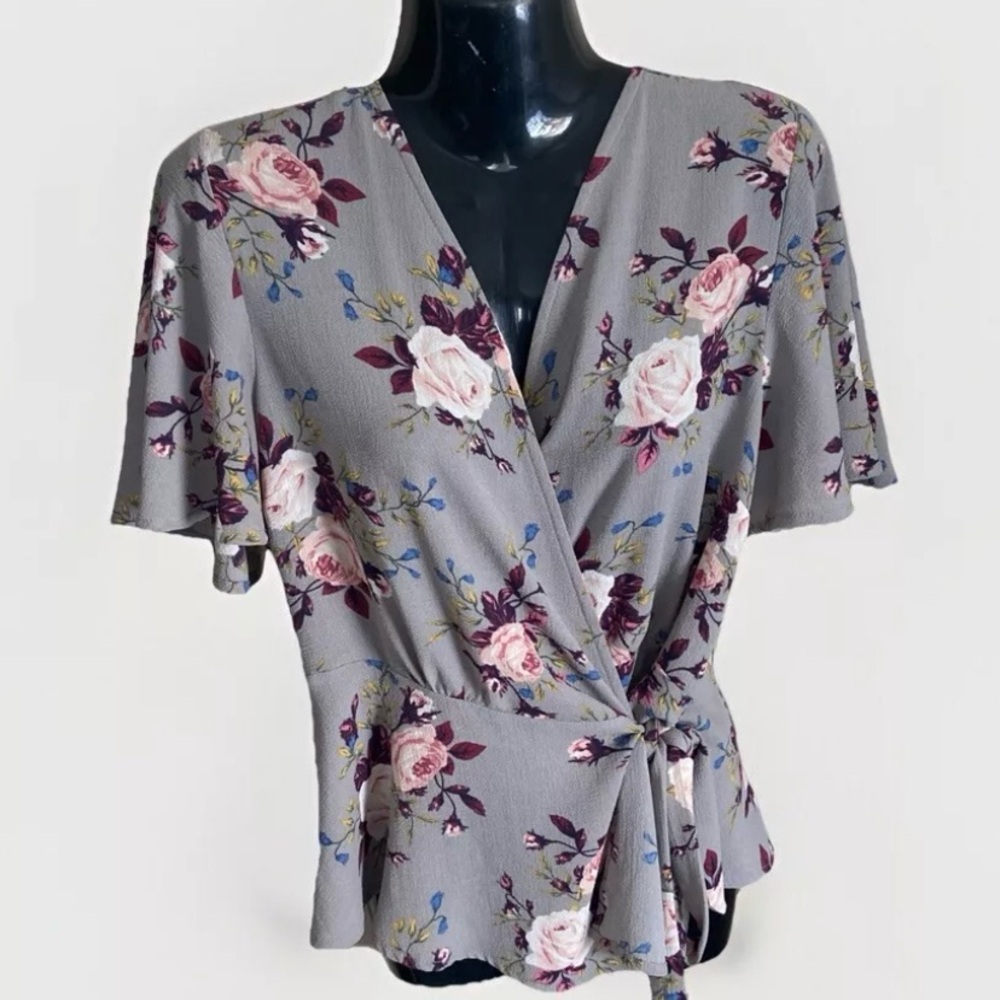 Monteau Los Angeles Blouse Women' Large Pink/Gray Sleeve Wrap Tie Front Floral